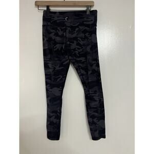 ZYIA Active Leggings Crop Black Camo Luxe High Rise Capri Size 4